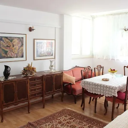 Vemar - Near The Beach, Private Parking 아파트