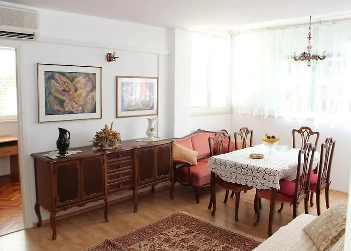 Vemar - Near The Beach, Private Parking Apartman